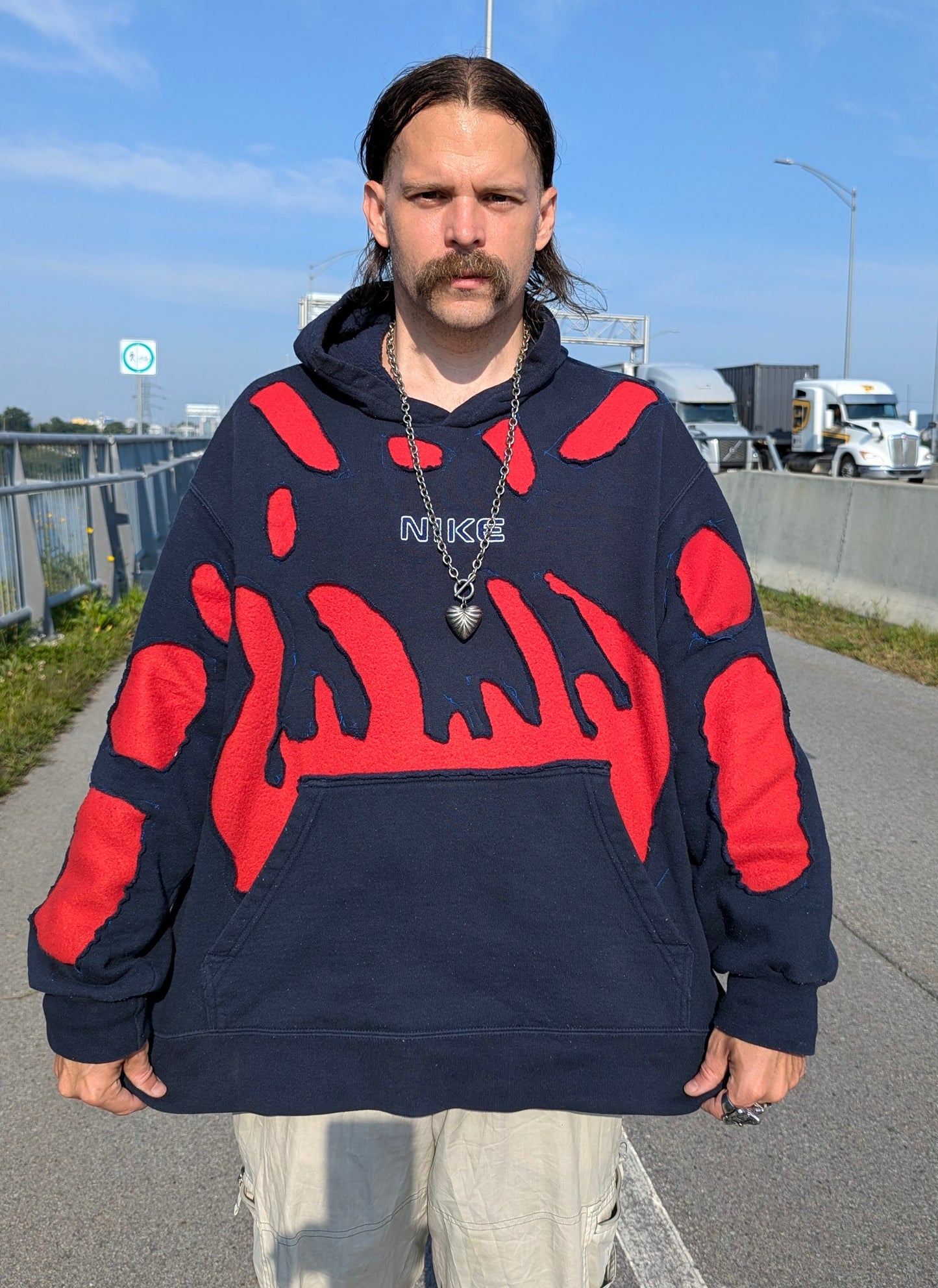 Hoodie N1ke modifié avec effet cratère, LARGE